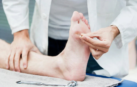 Att leva med känslobortfall i fötterna – så hanterar du neuropati i vardagen