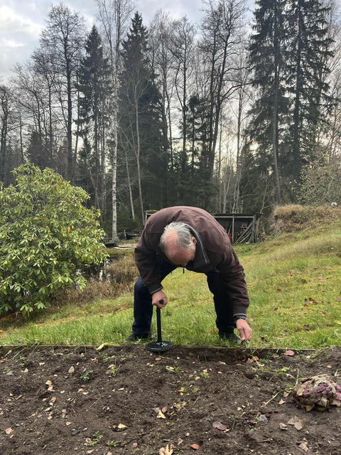 ErgiloAssist – Højdejusterbart ståhjælpemiddel